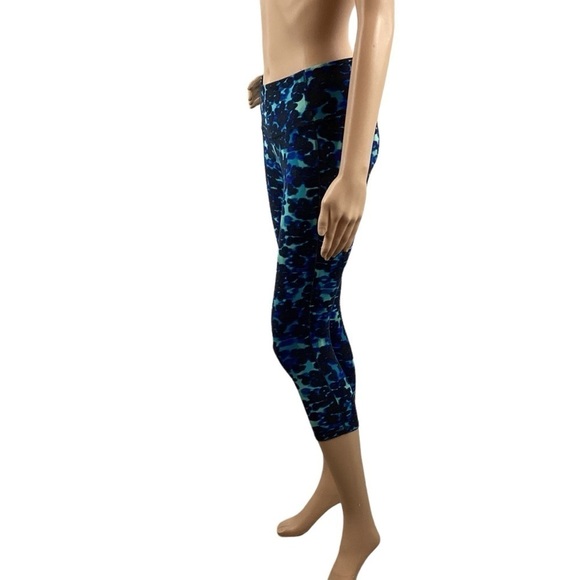Athleta Chaturanga Blue Leopard Print Capri Leggings Size XS - Picture 4 of 7